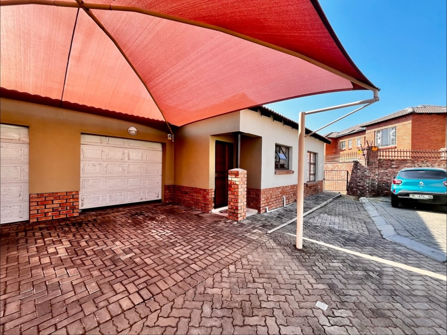 3 Bedroom Property for Sale in Waterval East North West